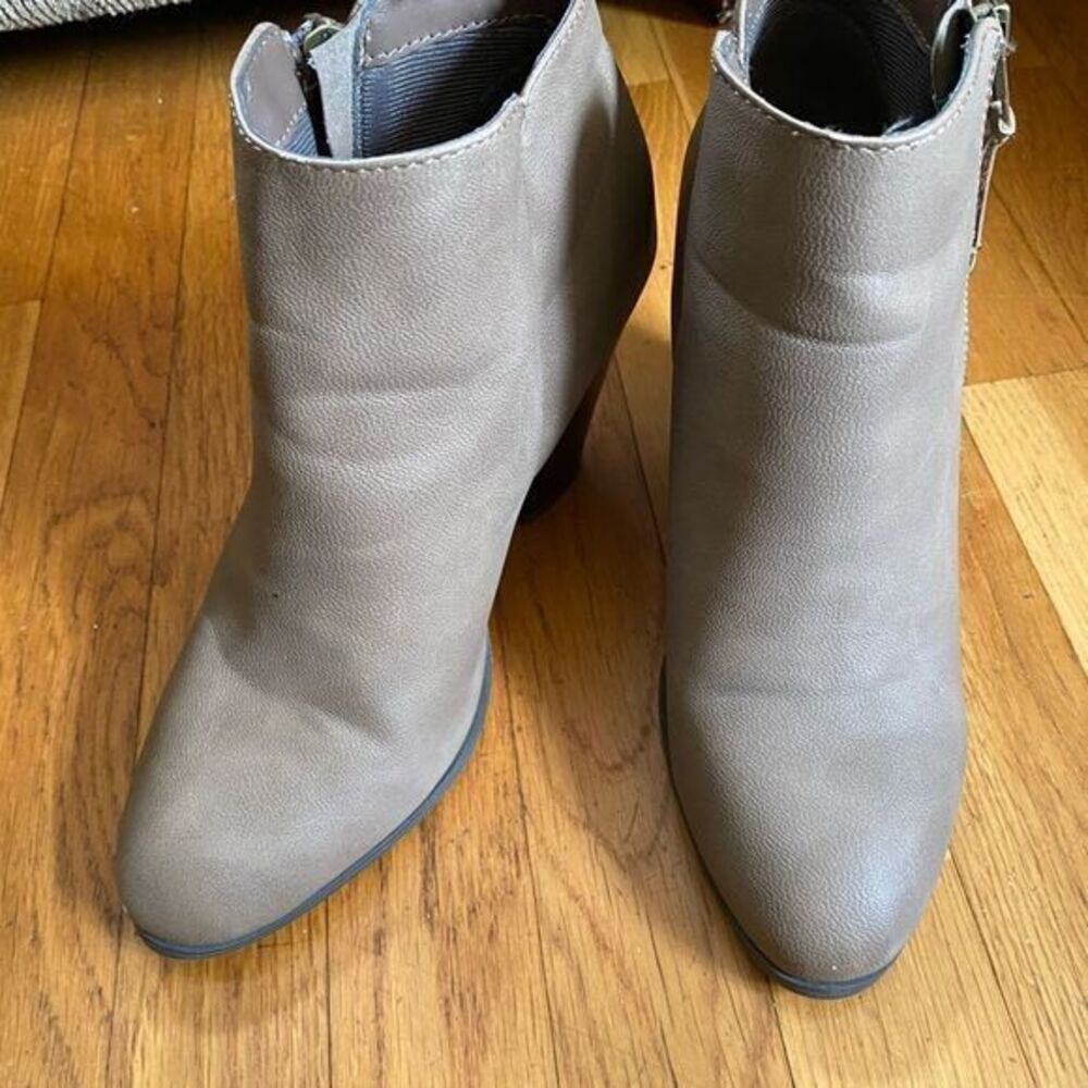 Women, Charlotte rouge, brown ankle boot, size 8 see description *flaw - Picture 2 of 4